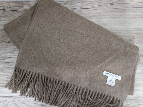 当店の新入荷情報 Johnstons ジョンストンズ カシミア１００ 大判ストール 19 12 23発行
