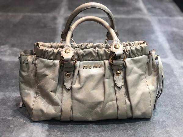 MIU MIU / ミュウミュウ からレザー2wayバッグを3点ご紹介致します