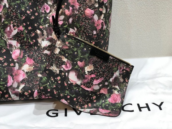 GIVENCHY / ジバンシィからAntigonaのフラワープリントバッグをご紹介