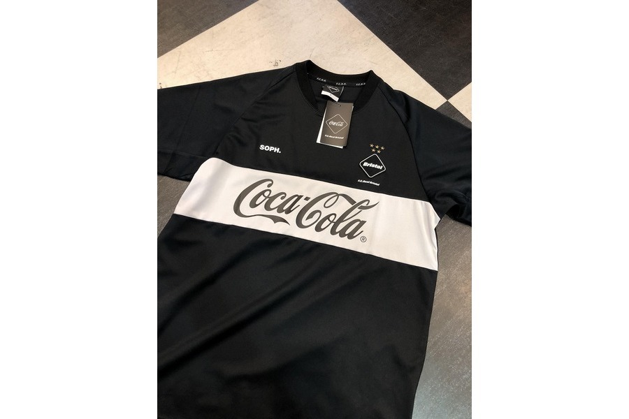 20SS》F.C.Real Bristol からCOCA-COLA コラボ商品を2点入荷致しまし 
