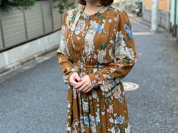 2色入荷！【Ameri VINTAGE/アメリビンテージ】のBLOSSOM PLEATS