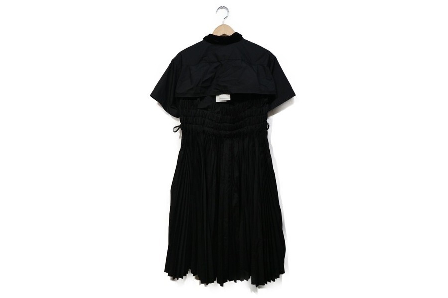 sacai サカイ プリーツ 切り替え シルク ワンピース 黒 sacai/サカイ】より切替デザインプリーツワンピースをお買取致し