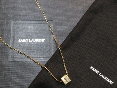 「ラグジュアリーブランドのSaint Laurent Paris 」