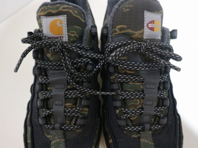 「ストリートブランドのNIKE × carhartt 」