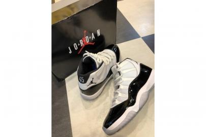 「ストリートブランドのNIKE AIR JORDAN 11 RETRO 」