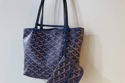 バッグのLOUIS VUITTON