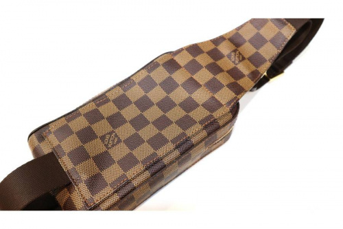 バッグのLOUIS VUITTON