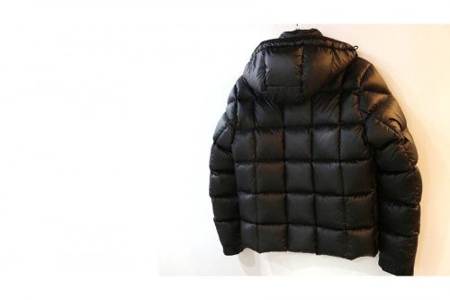 千歳船橋のMONCLER