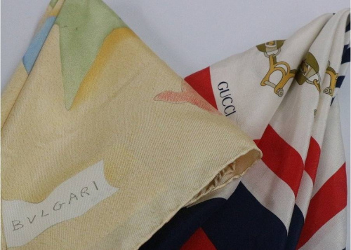 スカーフのブルガリ