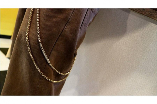 バレンシアガのハイストリート