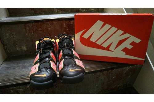 買取入荷のスニーカー