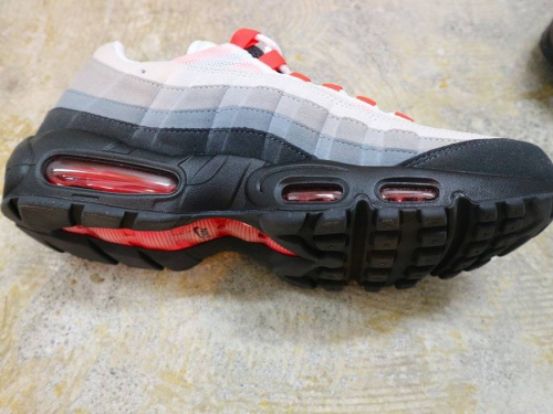 スニーカー大募集の古着買取　千歳船橋