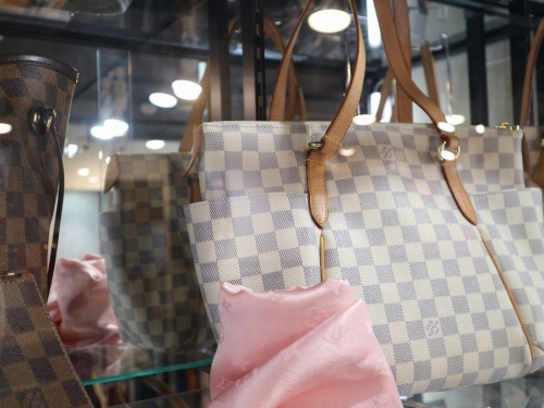 買取入荷のラグジュアリーブランド