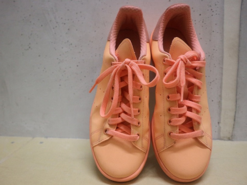 スニーカーのレディース買取大募集