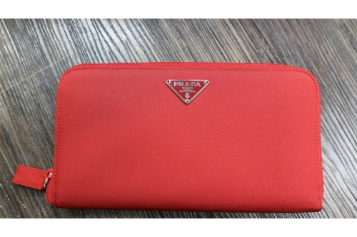 ラグジュアリーブランドのPRADA/プラダ