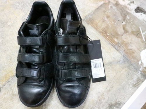 adidasのアディダス