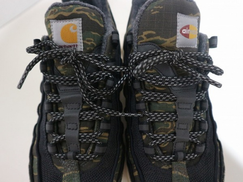 ストリートブランドのNIKE × carhartt
