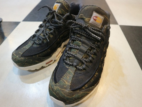 NIKE × carharttのナイキ カーハート