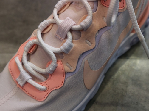 ナイキの千歳船橋