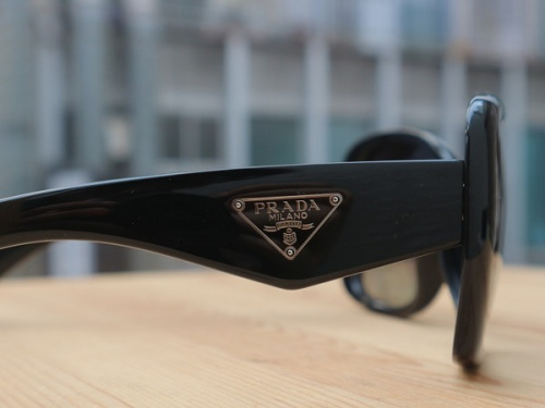 プラダのレディースアイテム買取募集中