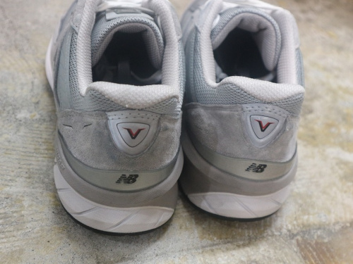 ニューバランスの千歳船橋