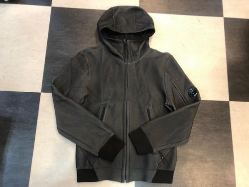 ジャケットのパーカー
