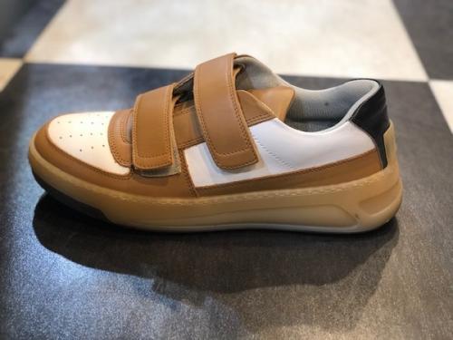 アクネストゥディオズのベルクロスニーカー