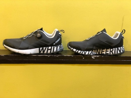 スポーツブランドのadidas