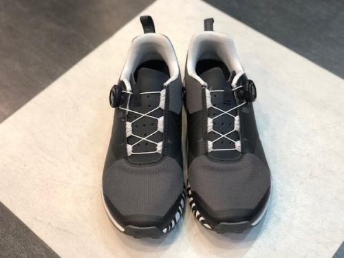 adidasのアディダス