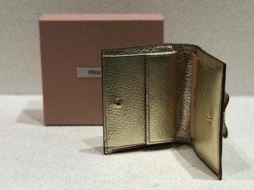 ２つ折り財布のコンパクトウォレット