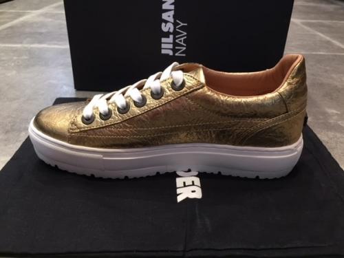 ジルサンダーネイビーのスニーカー