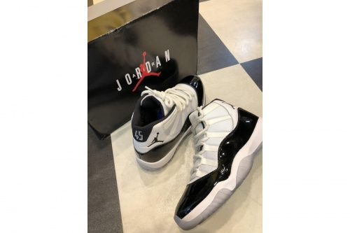 ストリートブランドのNIKE AIR JORDAN 11 RETRO