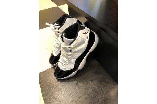 ナイキ エアジョーダン 11 レトロのマイケルジョーダン