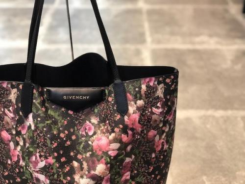 トートバッグのフラワープリント