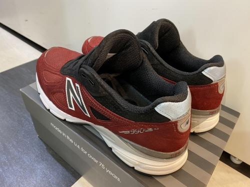 スニーカーのM990RB4