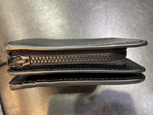 2つ折り財布のブラック