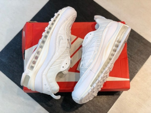 スニーカーのNIKE