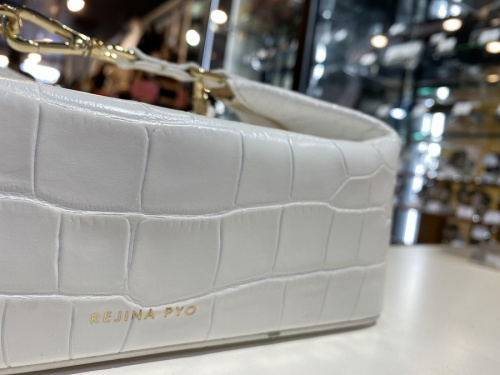 インポートブランドのREJINA PYO