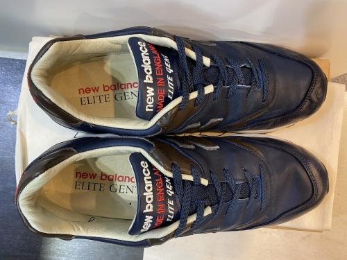 ローカットスニーカーのM577GNB