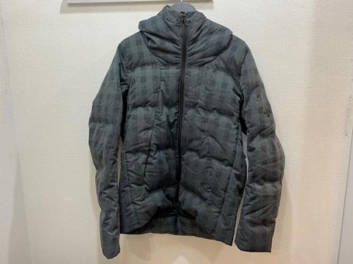 トップスのダウンジャケット