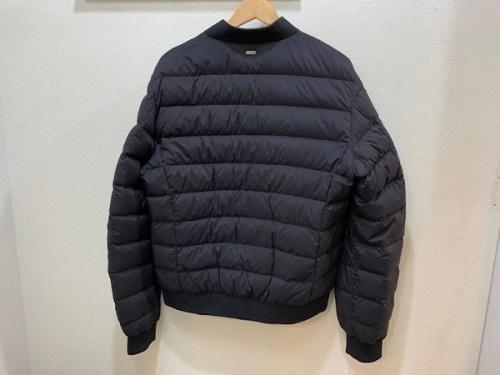 ヘルノのダウンブルゾン