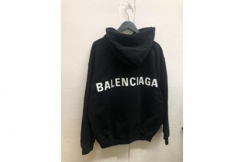 バレンシアガのパーカー フーディ