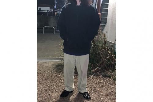 オーラリーのパーカー