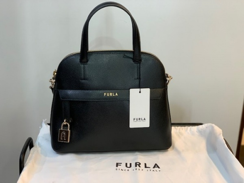 ラグジュアリーブランドのFURLA