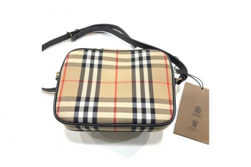 バーバリーのカメラバッグ