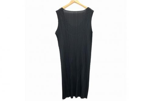 プリーツプリーズのプリーツワンピース
