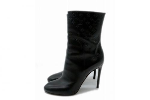 ルイ ヴィトン　のブーツ