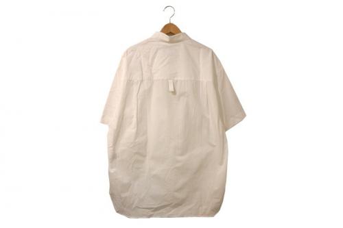 スタジオニコルソンのオーバーサイズシャツ