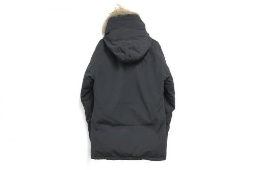 カナダグースのダウンジャケット