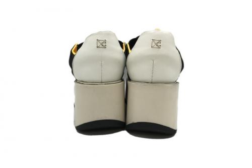 スニーカーのレディース古着買取　千歳船橋